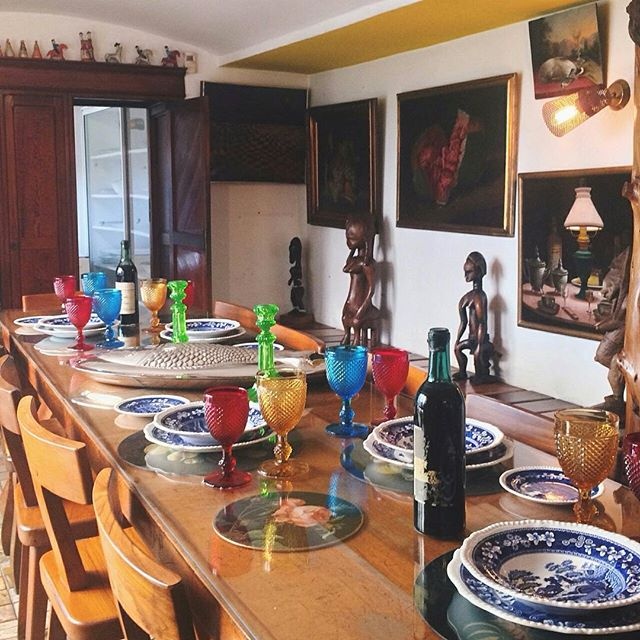 La Chascona ở Santiago là ngôi nhà cũ của nhà thơ nổi tiếng người Chile Pablo Neruda. Ông xây ngôi nhà này để thể hiện tình yêu với người vợ thứ hai Matilde Urrutia.