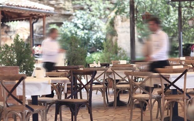 2. Paris có 70 nhà hàng Michelin, trong đó 10 nhà hàng được gắn 3 sao.