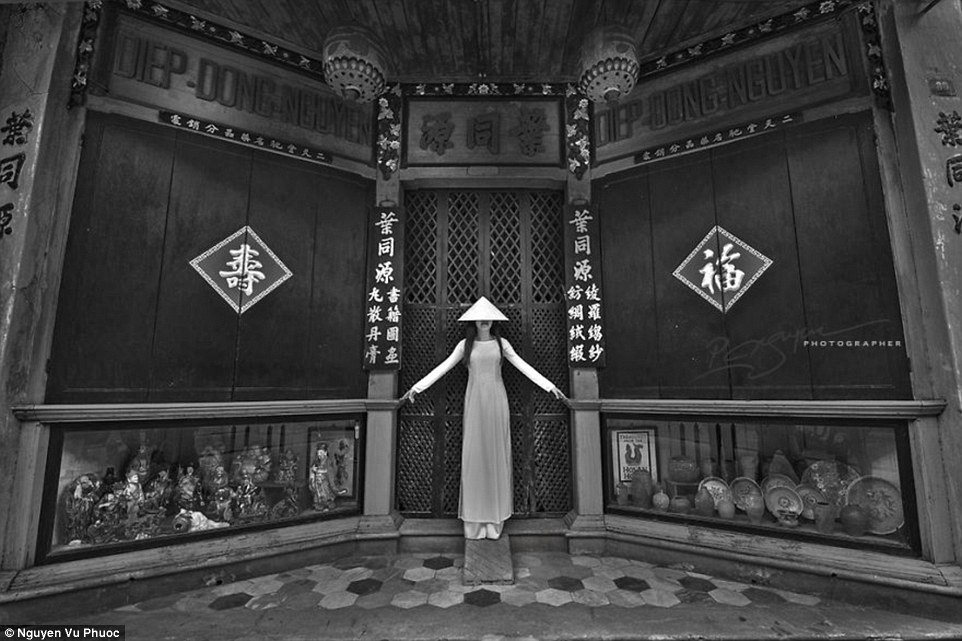 Sự bí ẩn và di sản của đá quý ở Đông Nam Á được gợi lên qua bức ảnh mang tên 