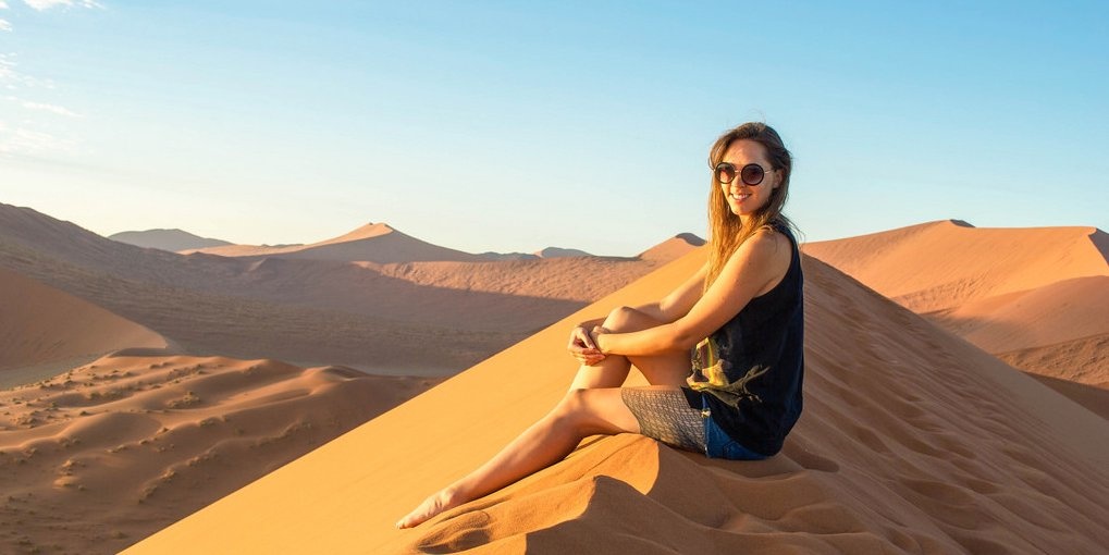 Kristin Addis bỏ việc làm béo bở tại một ngân hàng ở Southern California vào tháng 3/2012. Khi đó, cô đang kiếm được mức lương hàng trăm nghìn USD/năm. Tuy nhiên, cô không hề cảm thấy hạnh phúc vì chỉ được nghỉ phép 14 ngày/năm. “Tiền bạc có đáng gì nếu tôi không có cơ hội tiêu tiền vào cái tôi muốn? Tôi nghĩ rằng cuộc sống còn nhiều thứ hay ho hơn thế”, cô nói.