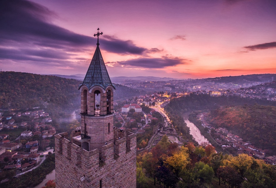 Veliko Tarnovo, Bulgaria: Nơi đây từng là cố đô của Bulgaria, nổi tiếng với vẻ đẹp độc đáo, đóng vài trò quan trọng trong lịch sử của nước này.