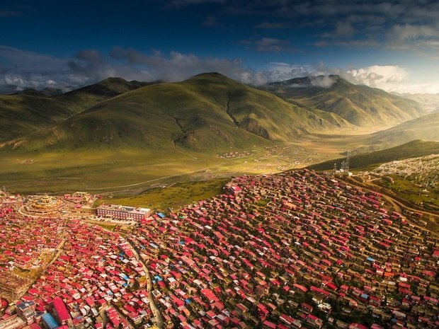 Sắc Đạt, Tứ Xuyên, Trung Quốc: Một thiên đường nơi mặt đất, với núi non trùng điệp, hùng vĩ.