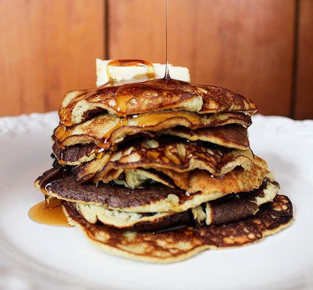 Bánh pancake chuối chỉ với 2 nguyên liệu. Ảnh: Huffington Post.