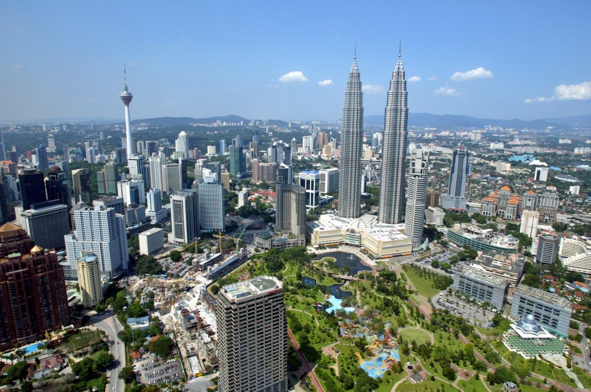 9. Tháp đôi Petronas ở Kuala Lumpur, Malaysia cao 452 mét.