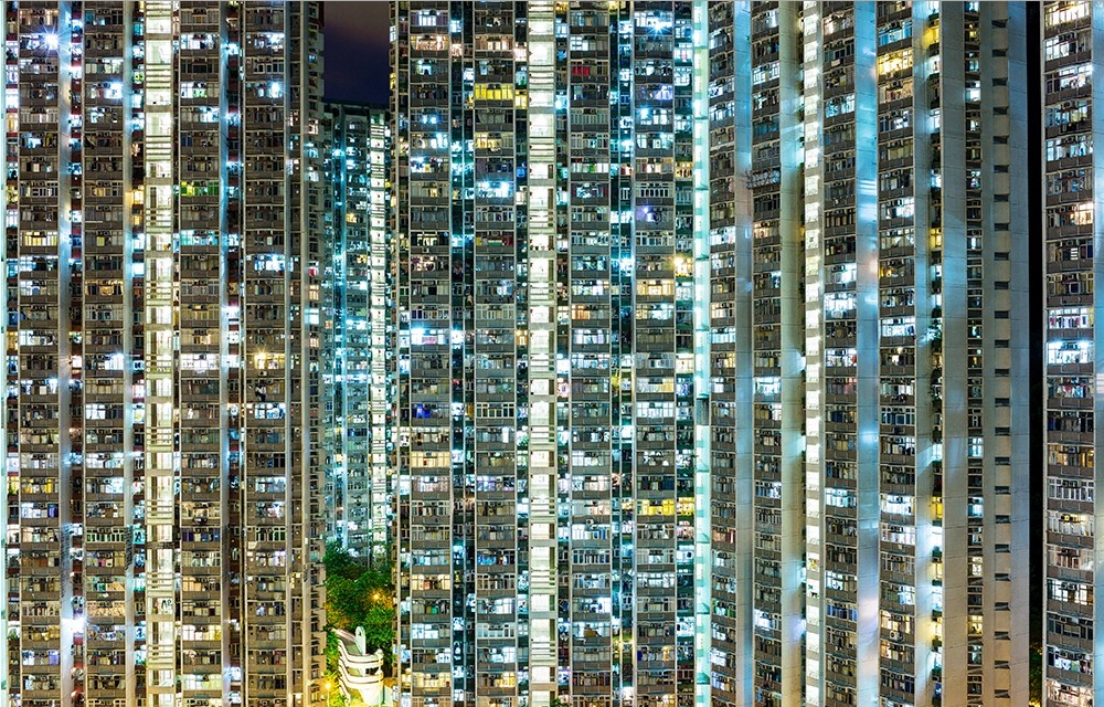 Những khu trung cư ở Hong Kong đang mọc lên san sát. Ảnh: Leung Cho Pan / Picfair. 