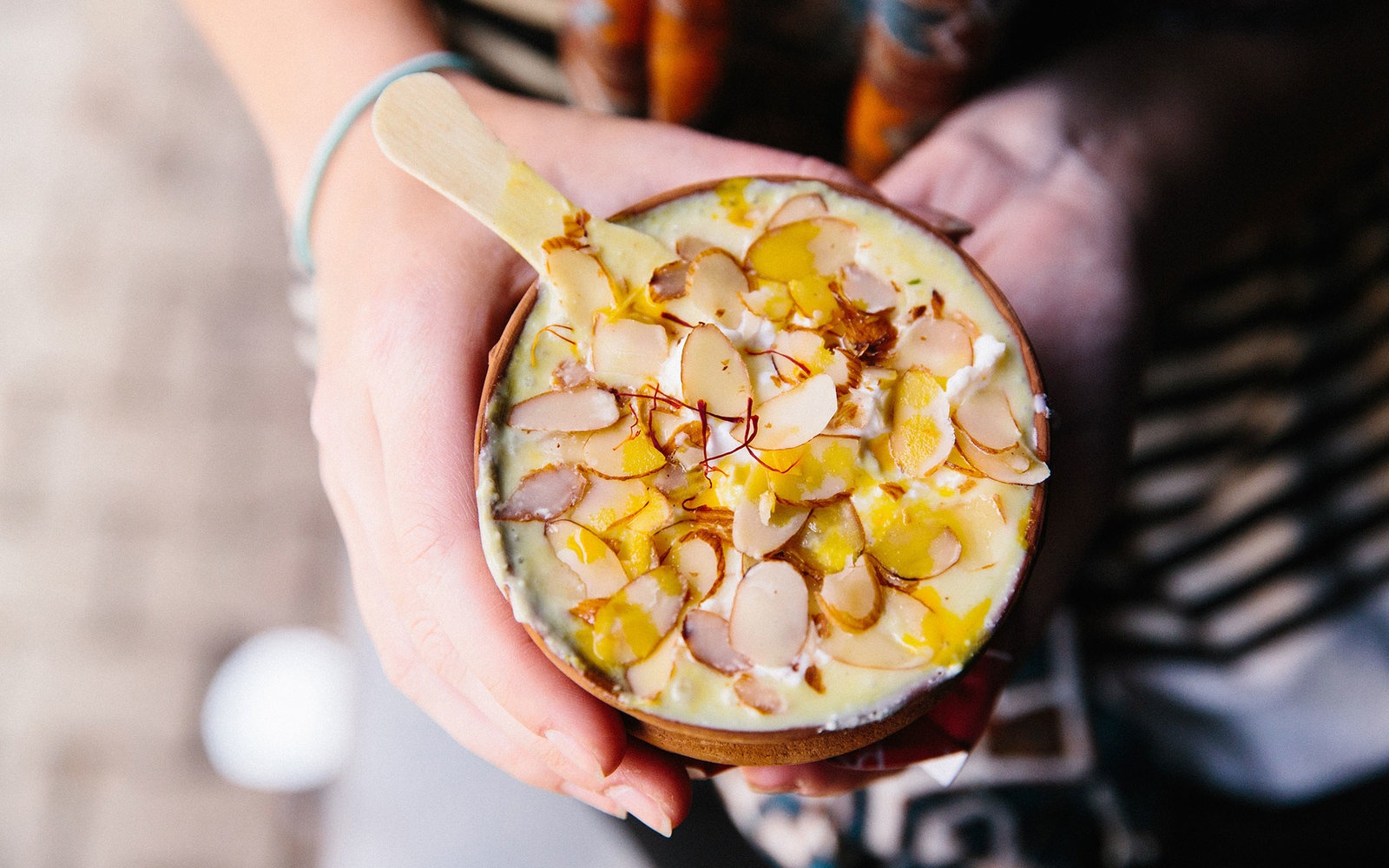 Ở đây đặc trưng với món terra cotta sữa chua có vị nghệ tây và hồ trăn.