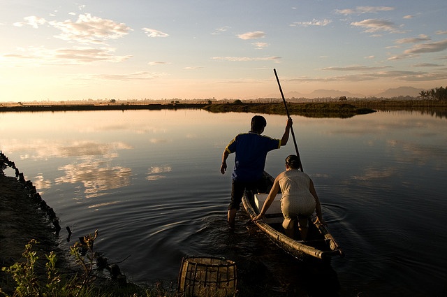 Phương tiện đi lại: thuận tiện và rẻ, phù hợp với mọi khách du lịch là những gì hai du khách nhận xét về phương tiện di chuyển ở Việt Nam. Họ ấn tượng và thích thú khi bạn bè đi xe máy để khám phá Việt Nam trên mọi cung đường.