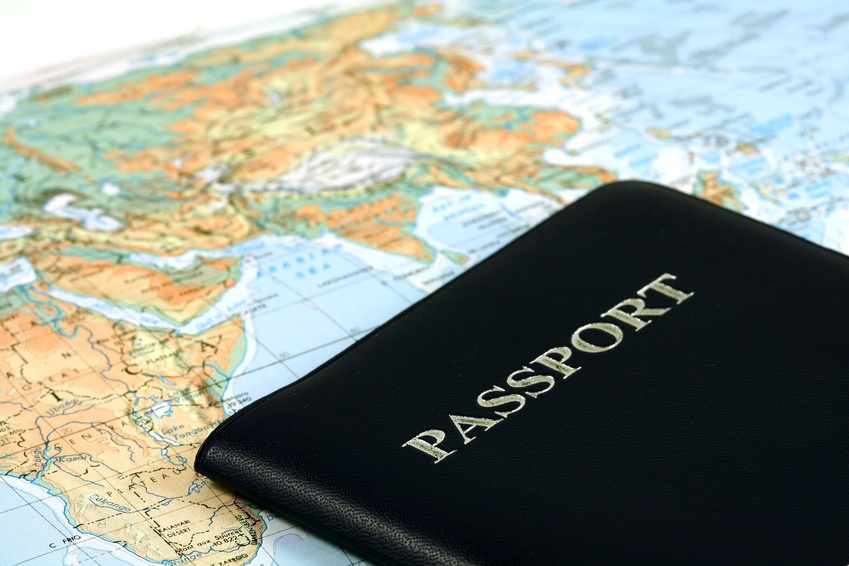 Chuẩn bị visa, hộ chiếu trước chuyến đi. Ảnh: