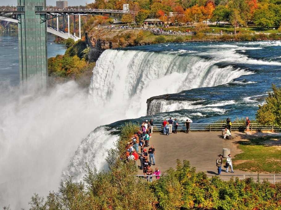 5. Thác Niagara, Mỹ: Nơi bồng lai chốn hạ giới. Chân thác là địa điểm lý tưởng cho các cặp đôi thể hiện màn cầu hôn vô cùng lãng mạn và độc đáo.