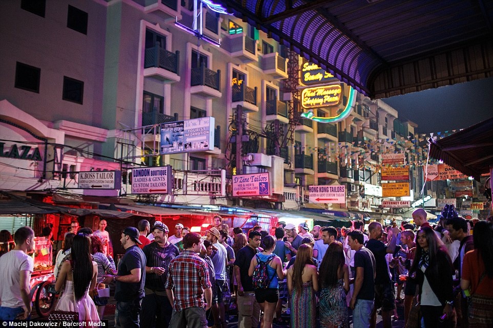 Bangkok được coi là thiên đường của tây balo.