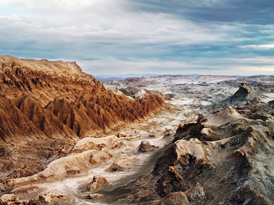 Valle de la Luna (thung lũng Mặt Trăng), Chile: Cảnh quan ở đây đúng như tên gọi của nó, trông giống như trên mặt trăng với những đỉnh núi lởm chởm, sông ngòi khô cạn.