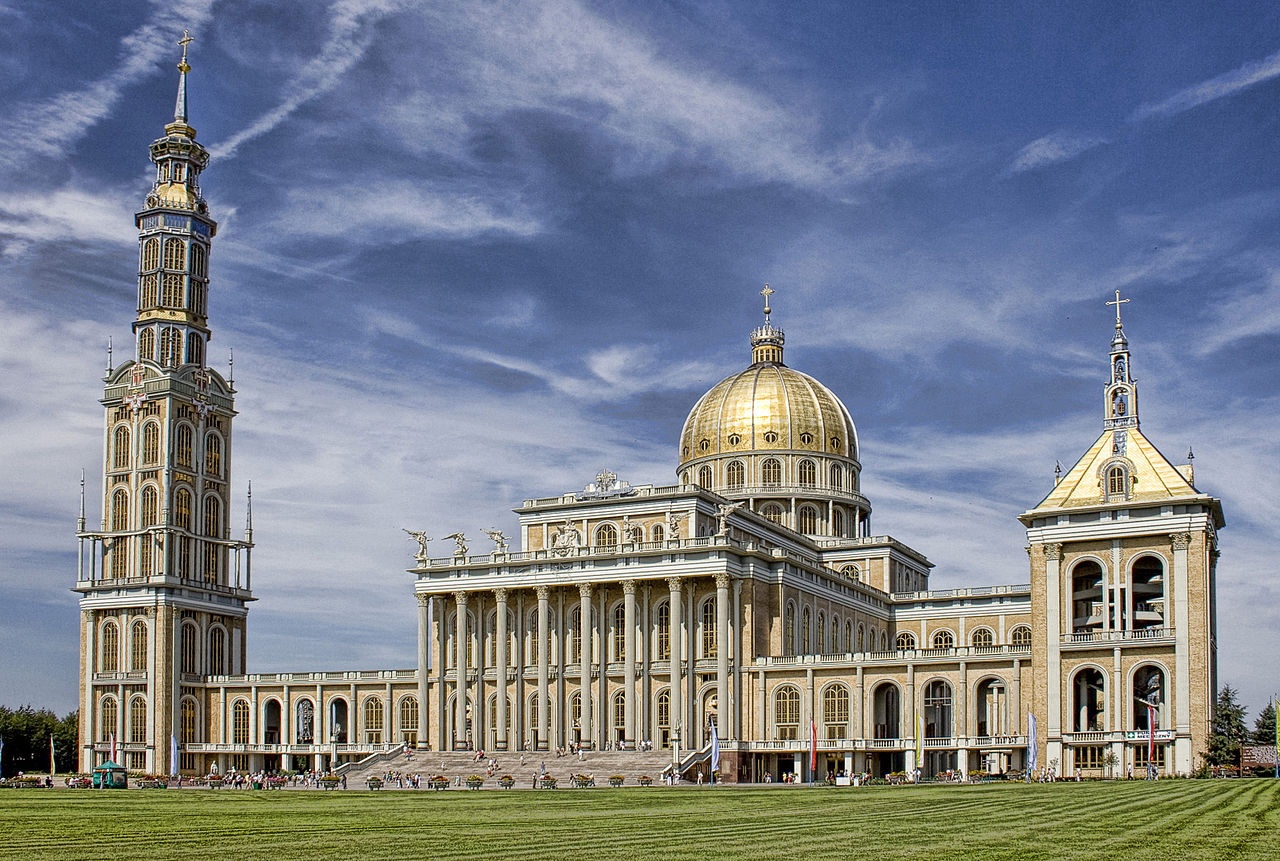 9. Ba Lan: Đất nước này có thể đã đi qua rất nhiều biến động trong vài thế kỷ, nhưng với nền văn hóa phong phú, cảnh quan đẹp và các điểm di tích lịch sử, du khách chắc chắn sẽ có nhiều trải nghiệm thú vị. Quảng trường Main Market ở Krakow, Old Market Place ở Warsaw, Old Town ở Gdansk, Bialowieza Forest và Masurian Lakeland là một số trong những nơi không thể bỏ qua khi du lịch Ba Lan.