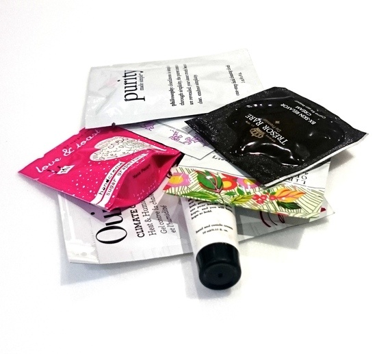 Bi kip mang do my pham khi di du lich hinh anh