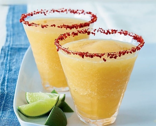 4 cong thuc lam cocktail margarita trai cay don gian hinh anh