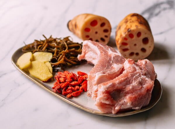 xương hầm củ sen, sườn heo hầm củ sen, sườn heo nấu với củ sen ảnh 1 xuong ham cu sen, suon heo ham cu sen, suon heo nau voi cu sen anh 1