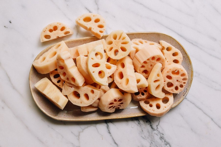 xương hầm củ sen, sườn heo hầm củ sen, sườn heo nấu với củ sen ảnh 4 xuong ham cu sen, suon heo ham cu sen, suon heo nau voi cu sen anh 4