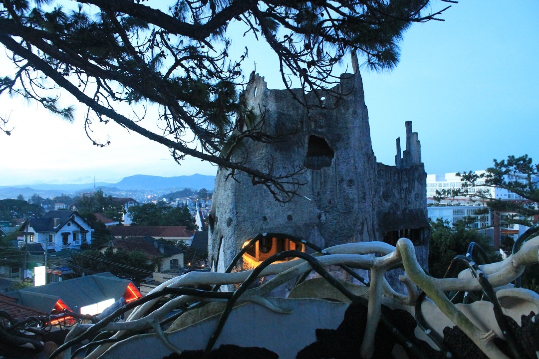 Nhung nha nghi doc - la o Da Lat hinh anh