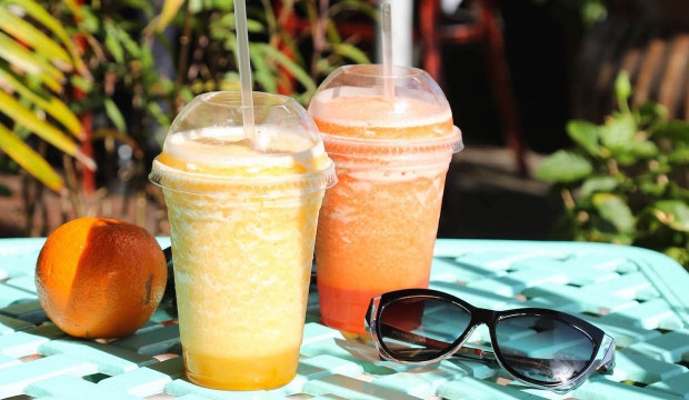 Che do an uong de dam bao suc khoe tren duong du lich hinh anh