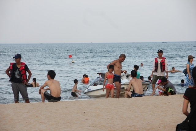 Du lich bien Quang Binh vui tro lai hinh anh