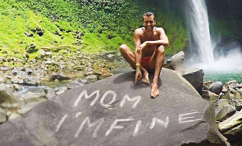 Chang trai nhan tin cho me tren duong phuot quanh the gioi hinh anh