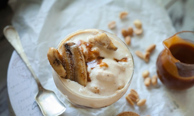 Cach lam kem sundae chuoi tuyet ngon tai nha hinh anh