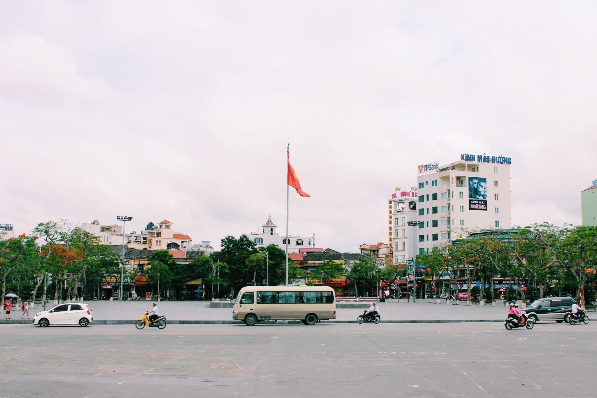 Hải Phòng mùa hoa phượng nở ảnh 2 Hai Phong mua hoa phuong no anh 2