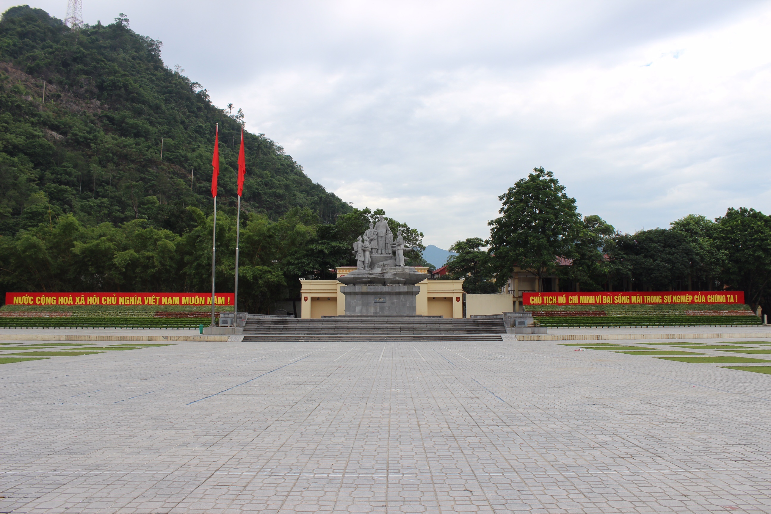 Ha Giang mua nuoc do anh 1