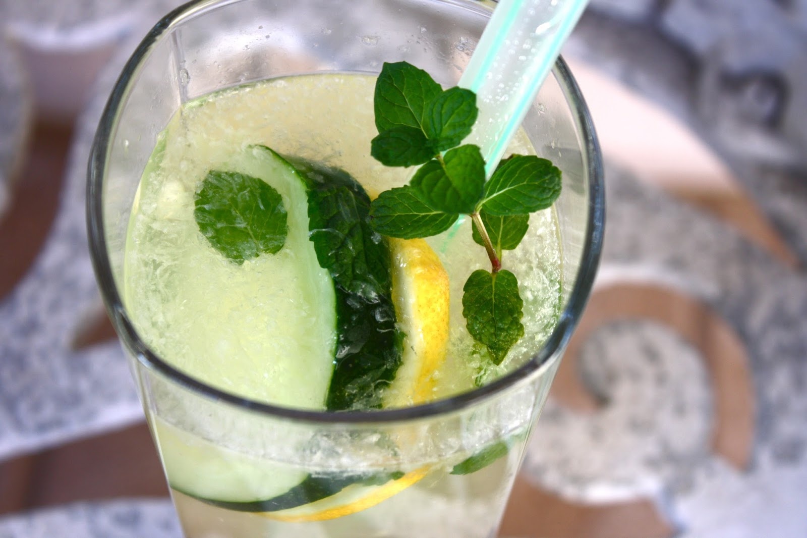 Giai nong voi nuoc chanh soda va dua chuot hinh anh