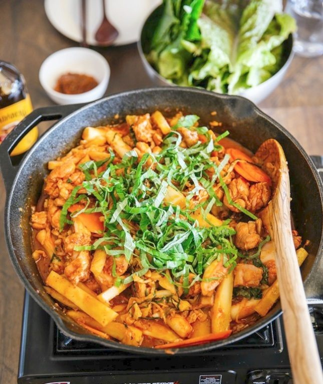 Mon an Han ket hop toi tuong ot Gochujang nhin la them hinh anh