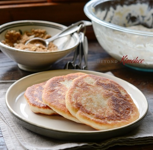 Cach lam banh ran duong Hotteok Han Quoc hinh anh