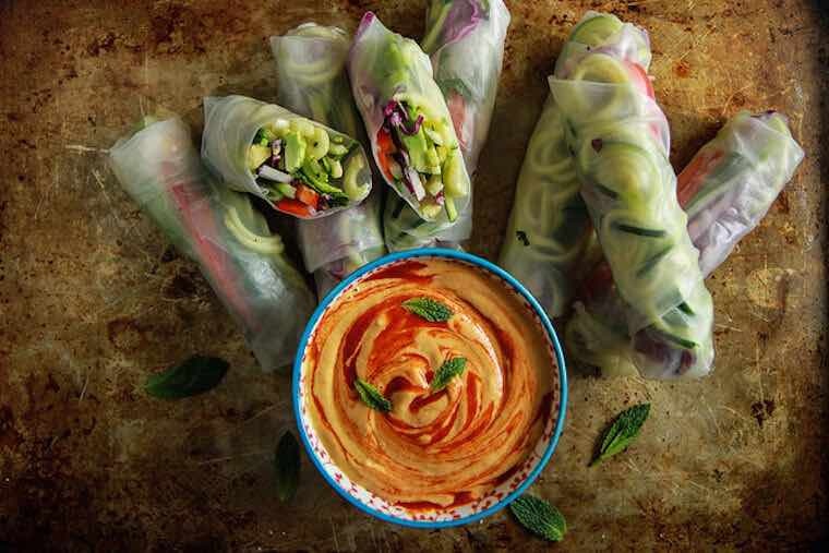 Goi cuon rau xanh thanh mat, ngon mieng ngay he hinh anh