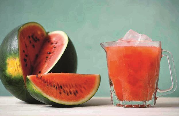 Lam cocktail dua hau don gian tai nha hinh anh