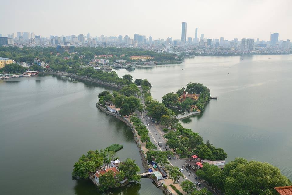 Chup selfie toan canh tai cac diem du lich noi tieng hinh anh