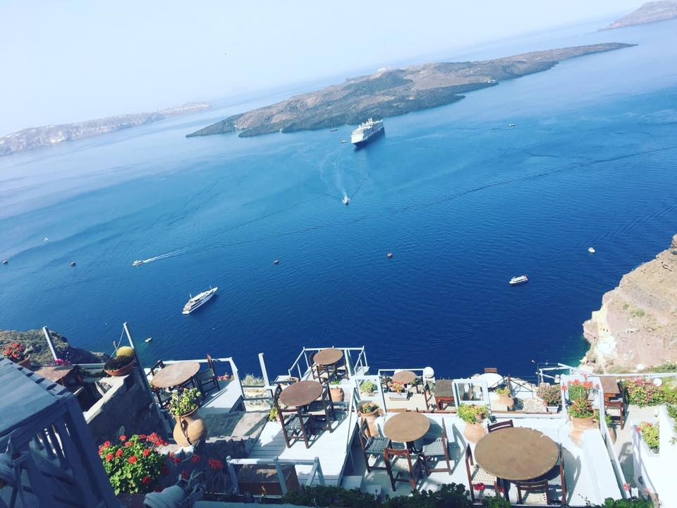 Kham pha hon dao xanh ngat mau troi Santorini hinh anh