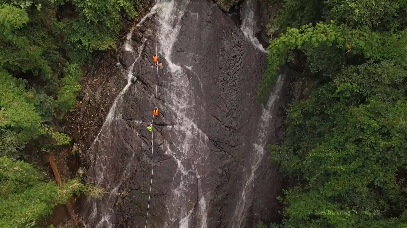 Truot thac 7 tang mao hiem o Ta Ngao hinh anh