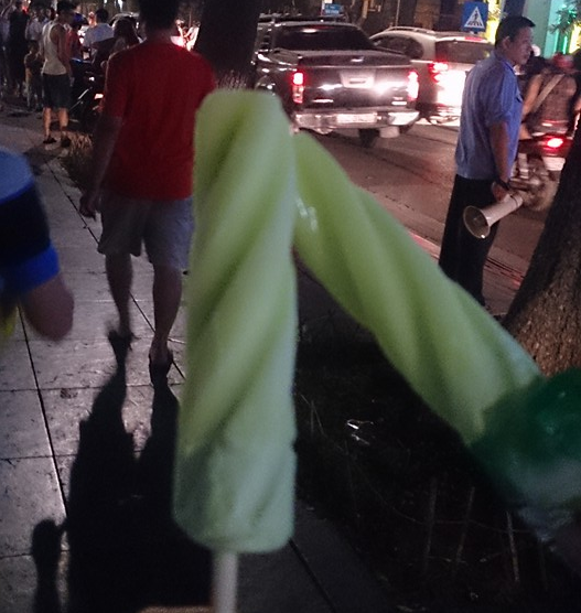 những món ăn vặt quanh hồ Hoàn Kiếm ảnh 9 nhung mon an vat quanh ho Hoan Kiem anh 9