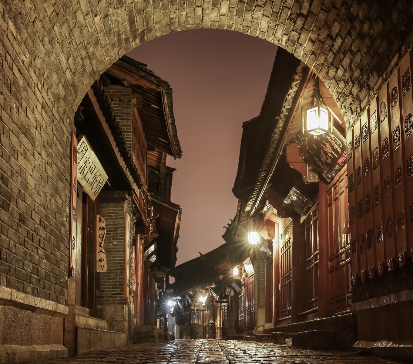 Nhung diem tham quan an tuong o thanh co Le Giang hinh anh