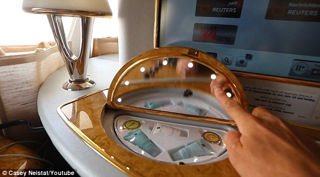 Casey Neistat, khoang hạng nhất Emirates, anh chàng may mắn ảnh 8 Casey Neistat, khoang hang nhat Emirates, anh chang may man anh 8