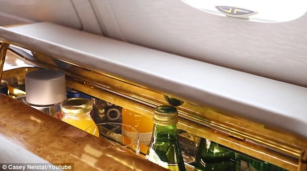 Casey Neistat, khoang hạng nhất Emirates, anh chàng may mắn ảnh 3 Casey Neistat, khoang hang nhat Emirates, anh chang may man anh 3