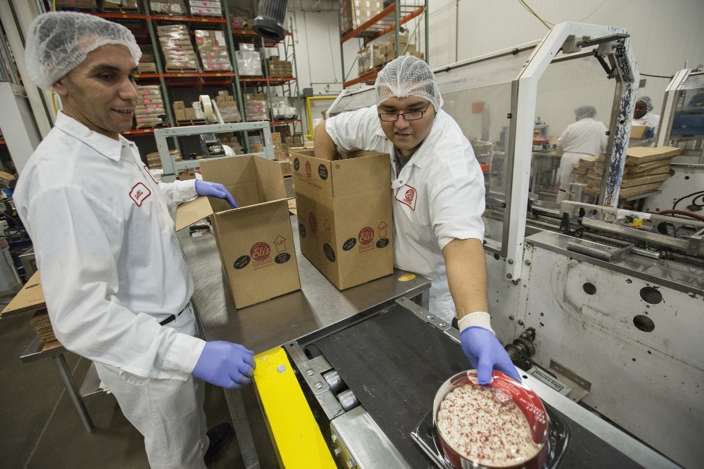 15.000 cheesecake moi ngay,  Eli's cheesecake anh 11