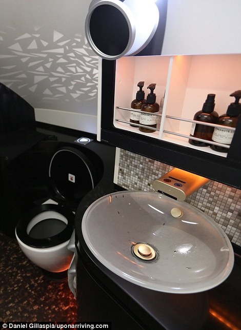 Tiet kiem tien ty nho du lich thong minh anh 14