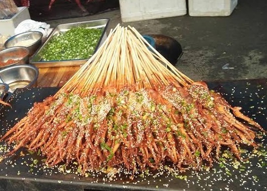 Thuong thuc mon ngon Trung Quoc ngay giap bien gioi Lao Cai hinh anh