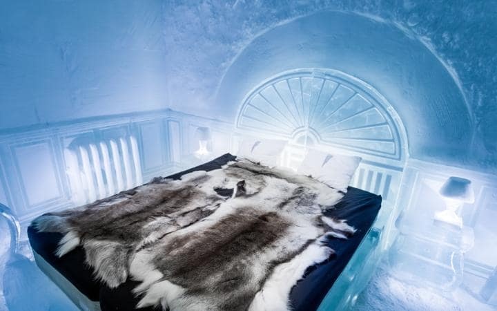 Ben trong khach san 365 ngay dong bang o Thuy Dien hinh anh