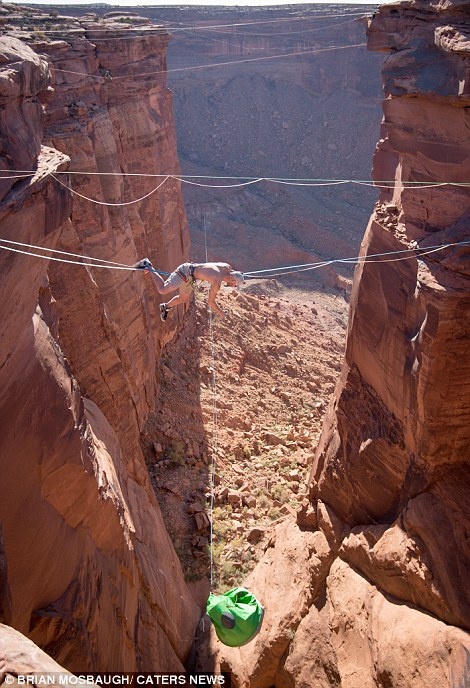 leu treo giua khe nui anh 3