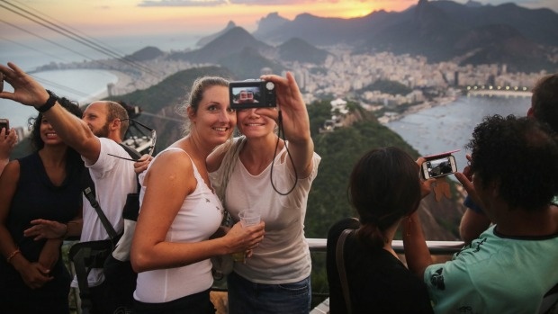 Brazil de xuat thu thue nham den bu cho du khach bi cuop hinh anh