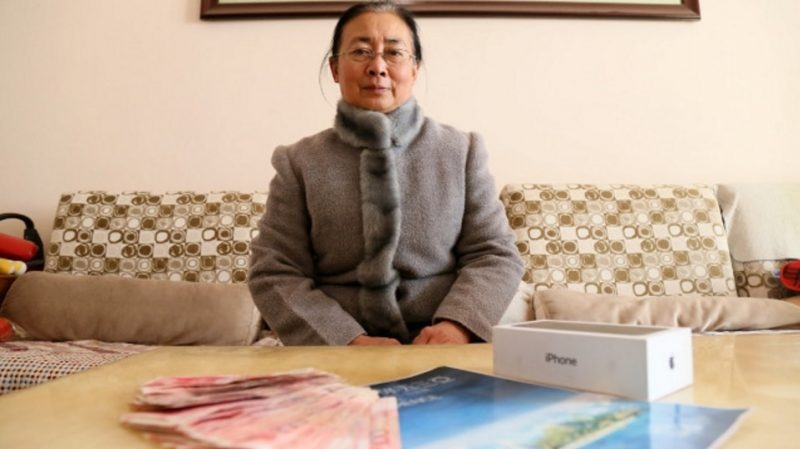 Mẹ cô đơn tuyển “con gái” đi du lịch cùng  ảnh 1 Me co don tuyen “con gai” di du lich cung anh 1