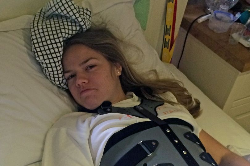 Cô gái thoát khỏi nguy cơ bị liệt nhờ mắc hội chứng “xương mềm” ảnh 1 Co gai thoat khoi nguy co bi liet nho mac hoi chung “xuong mem” anh 1