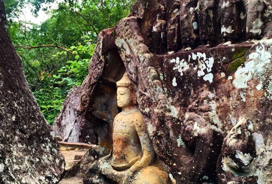 Don Tet Duong lich tren dat Phat tai Lao va Thai Lan hinh anh