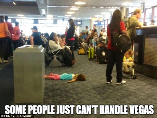 Muon kieu ngu o san bay anh 12