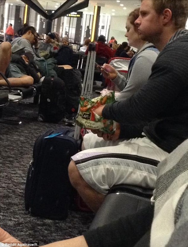 Muon kieu ngu o san bay anh 9